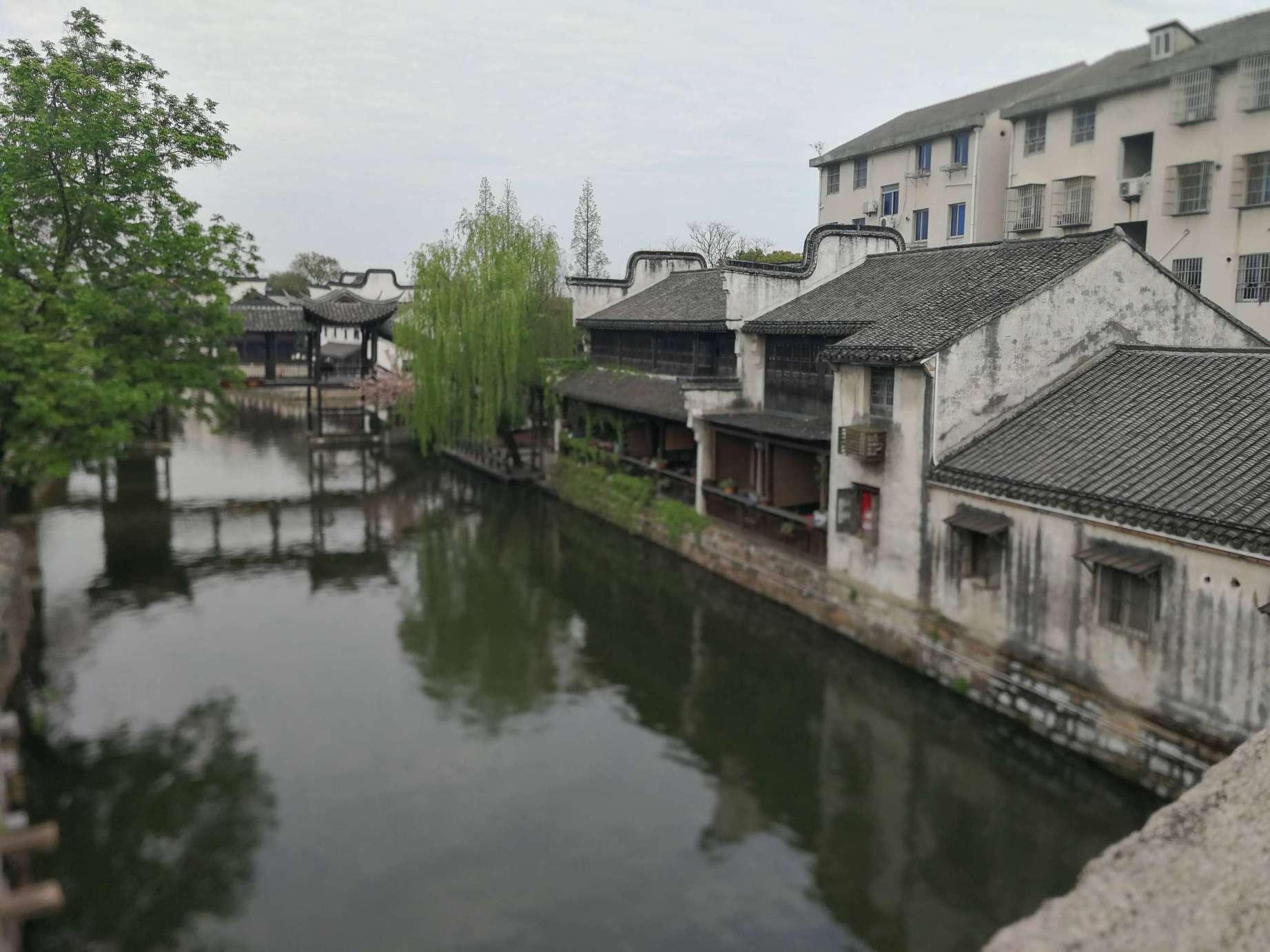 全球首台136吨级氢能源矿用车成功下线
